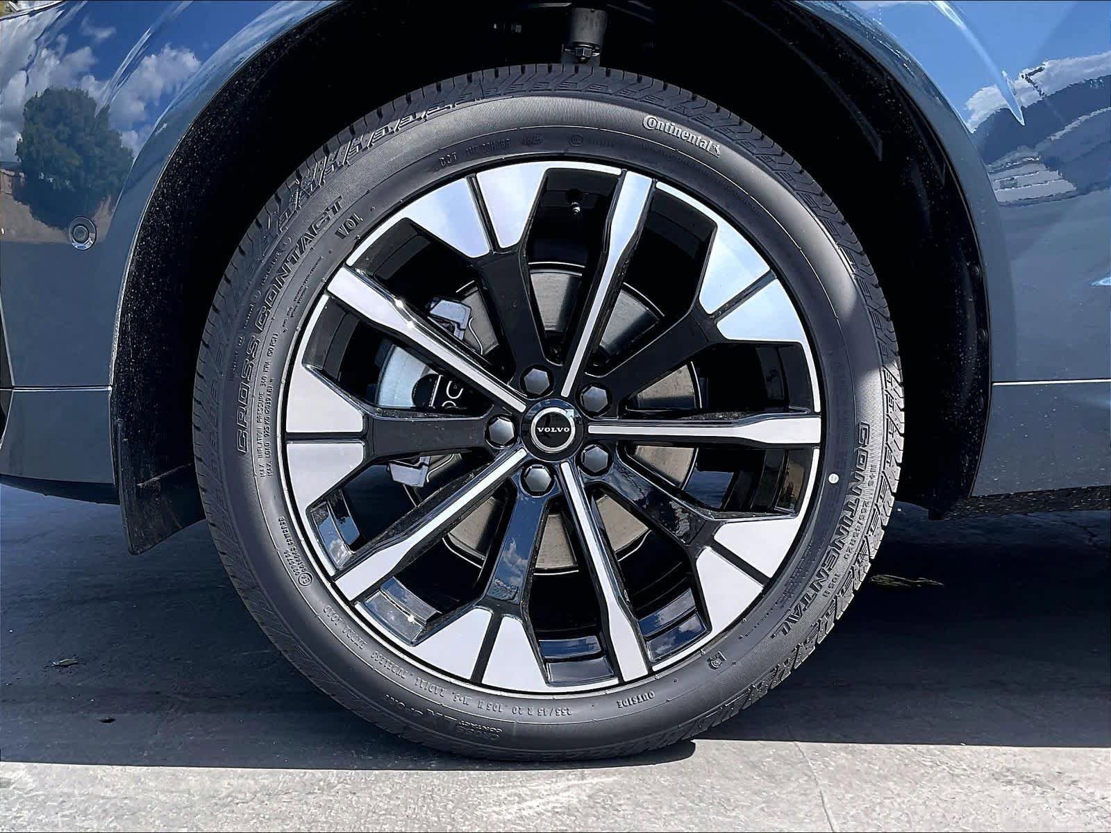 New 2026 Volvo XC60 B5 Plus w/ Climate Package image 14