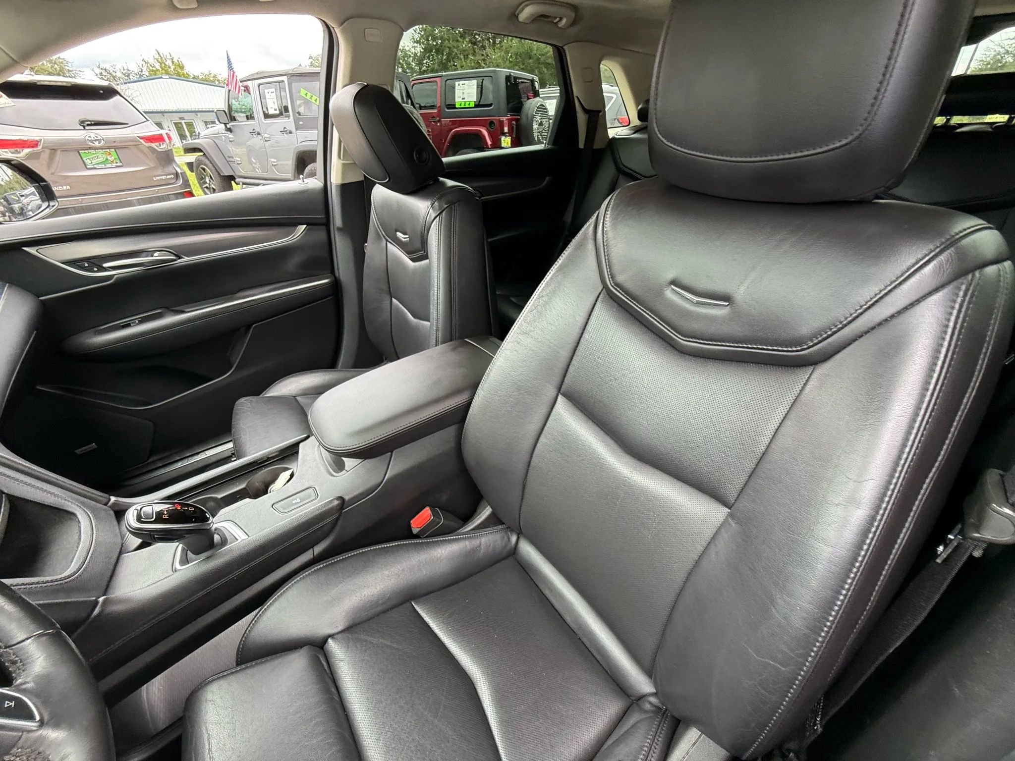 Used 2017 Cadillac XT5 Luxury w/ Driver Awareness Package FWD image 14