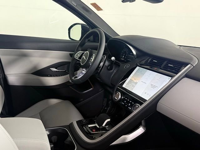 Certified 2024 Jaguar E-PACE R-Dynamic SE image 36