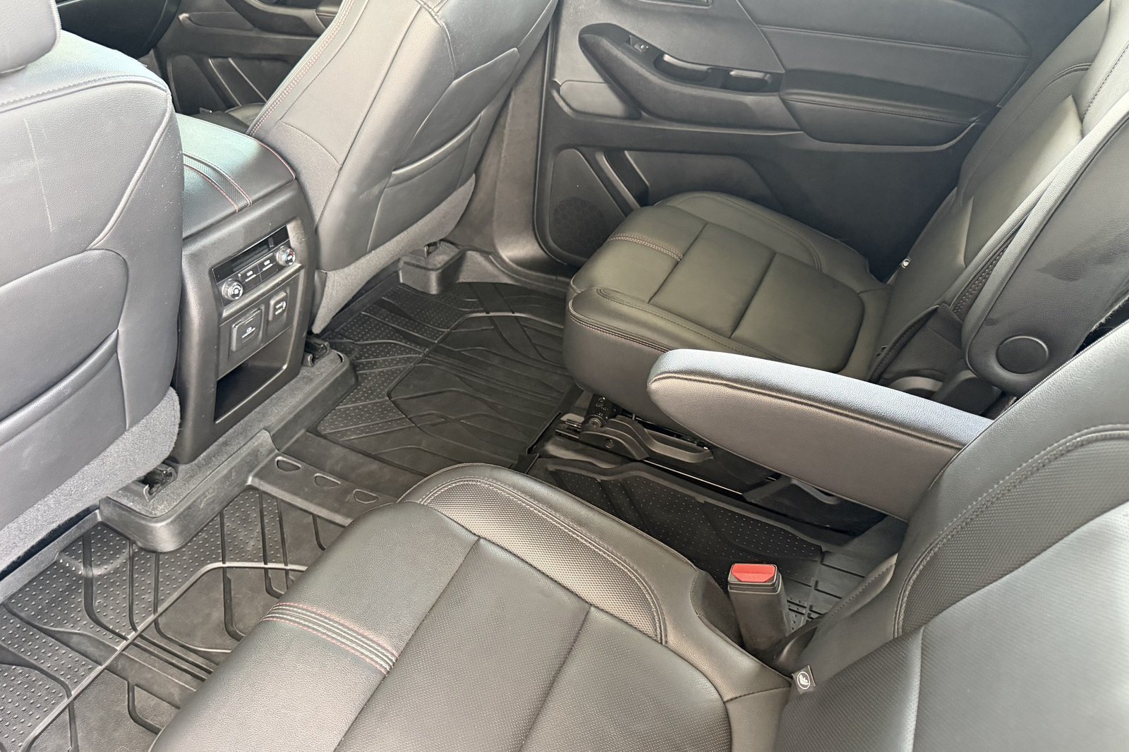 Used 2023 Chevrolet Traverse RS w/ LPO, Floor Liner Package AWD/4WD image 13