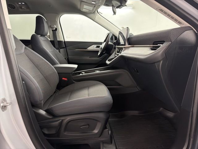 Used 2025 Ford Explorer Active image 12