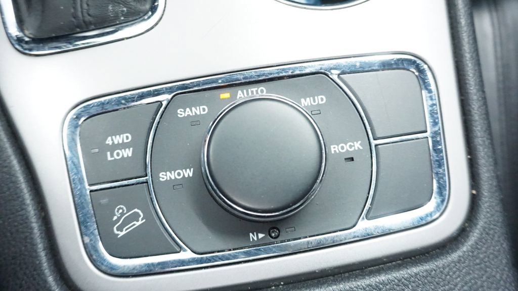 Certified 2019 Jeep Grand Cherokee Limited w/ Luxury Group II image 40