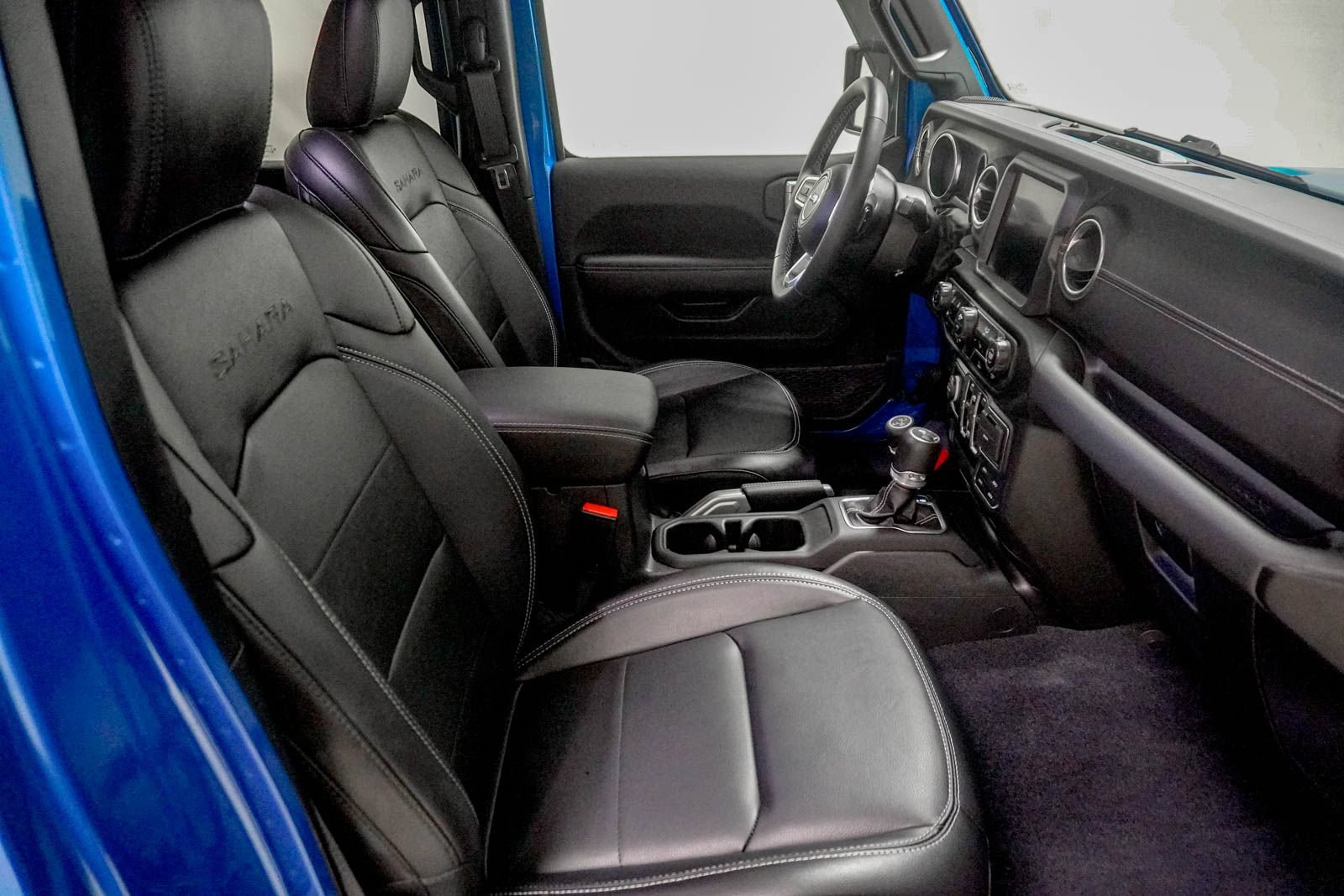Used 2023 Jeep Wrangler Unlimited Sahara w/ Cold Weather Group AWD/4WD image 30
