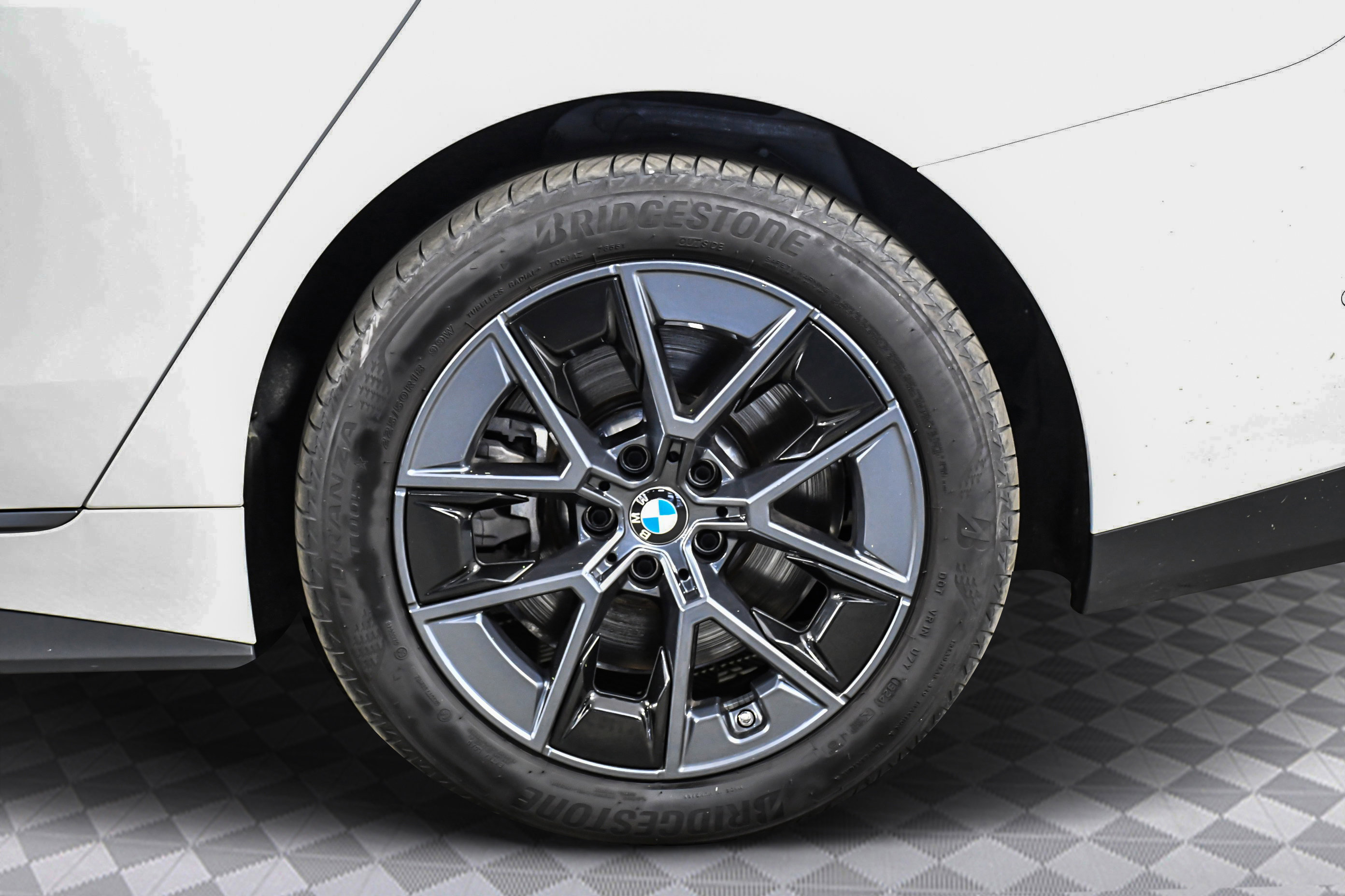 Used 2025 BMW i4 eDrive40 image 31