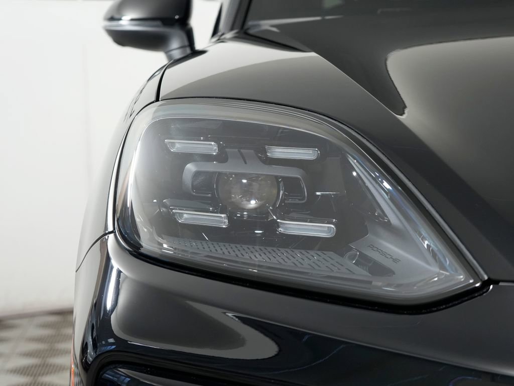 Certified 2024 Porsche Cayenne AWD/4WD image 11