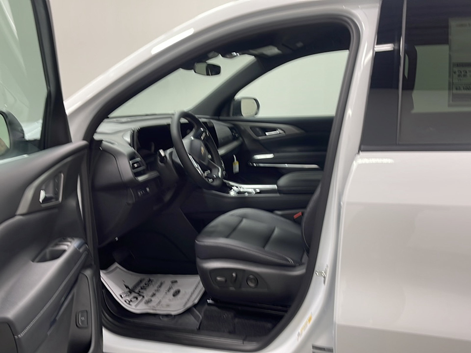 New 2027 Chevrolet Traverse LT w/ LPO, Floor Liner Package FWD image 2