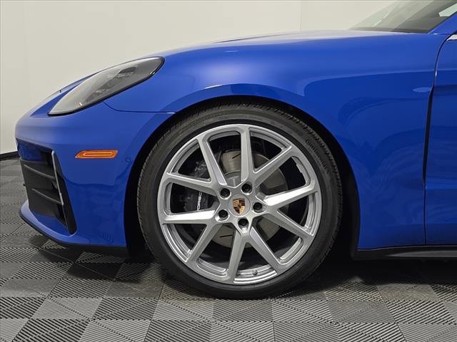 New 2025 Porsche Panamera 4 image 11
