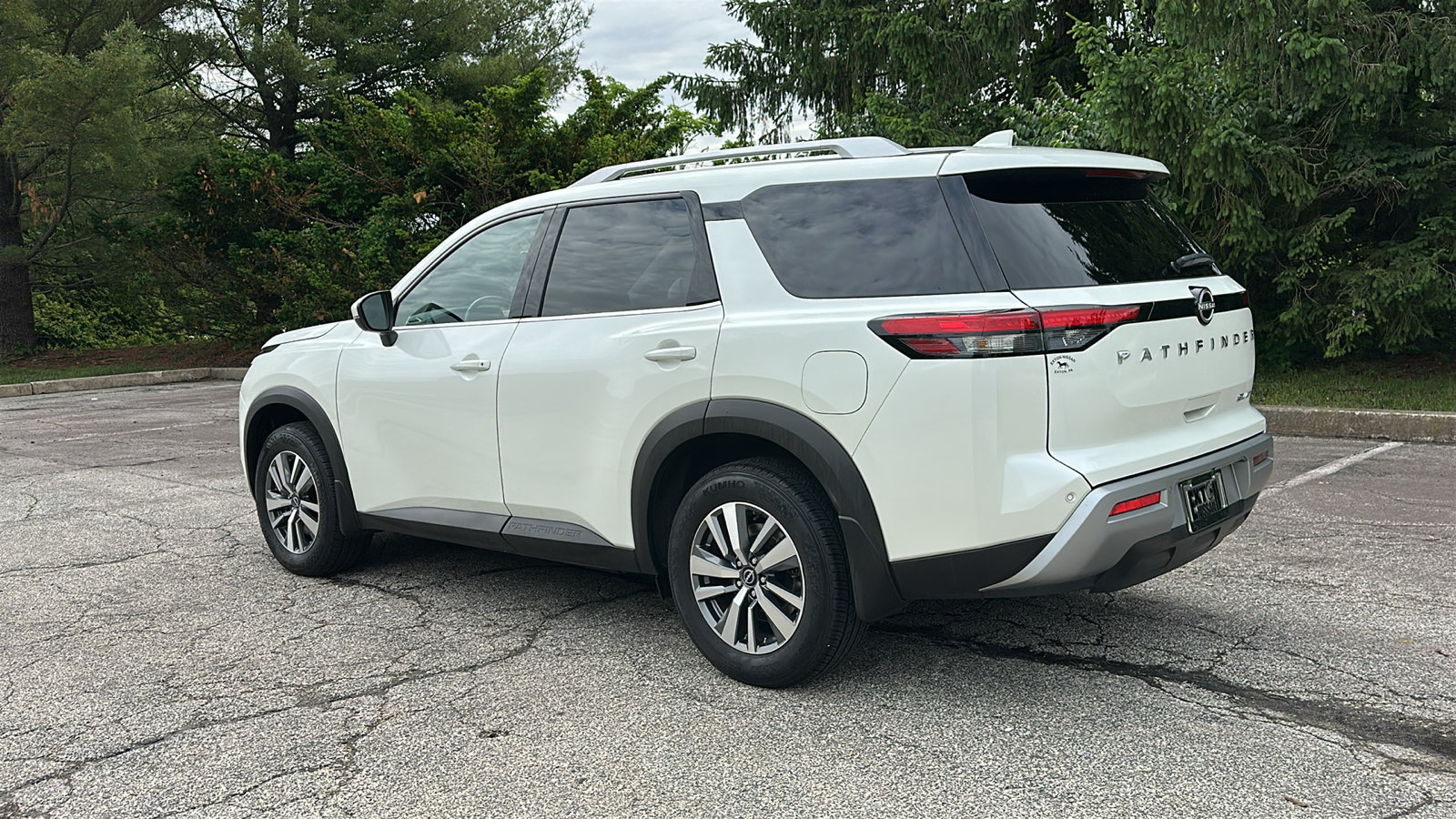 Used 2024 Nissan Pathfinder SL AWD/4WD image 7