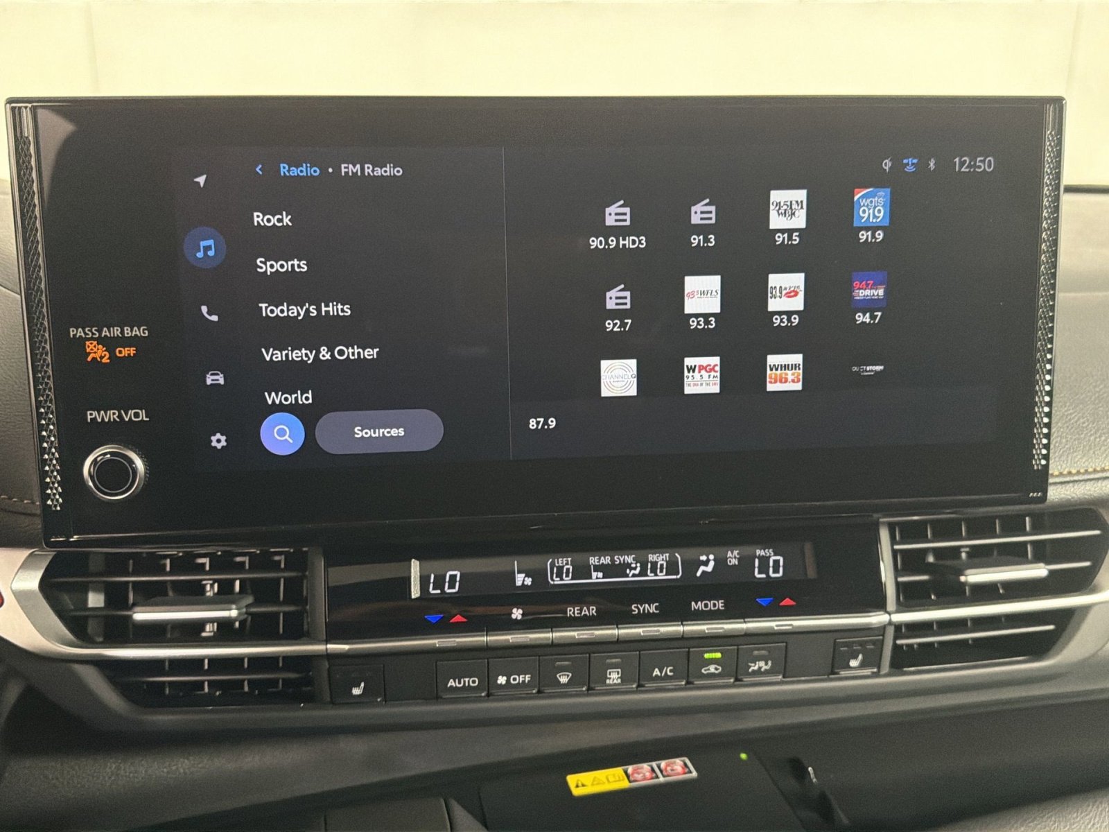 Used 2025 Toyota Sienna XLE Woodland Edition image 18