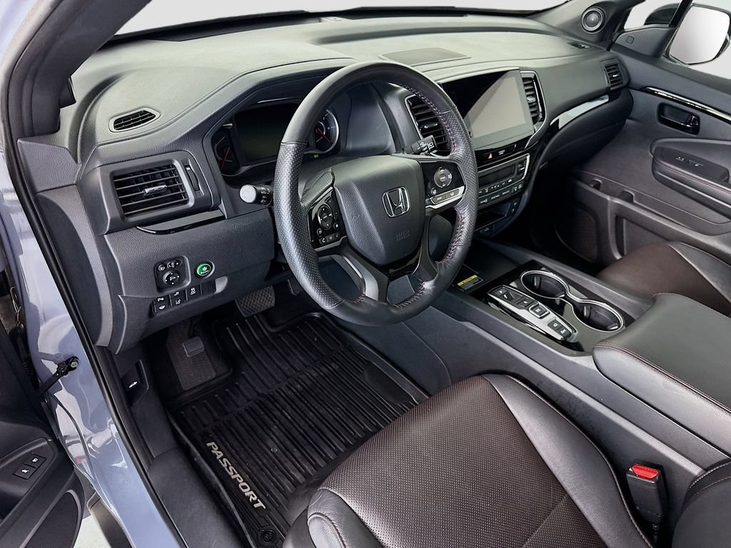 Certified 2025 Honda Passport Black Edition image 9