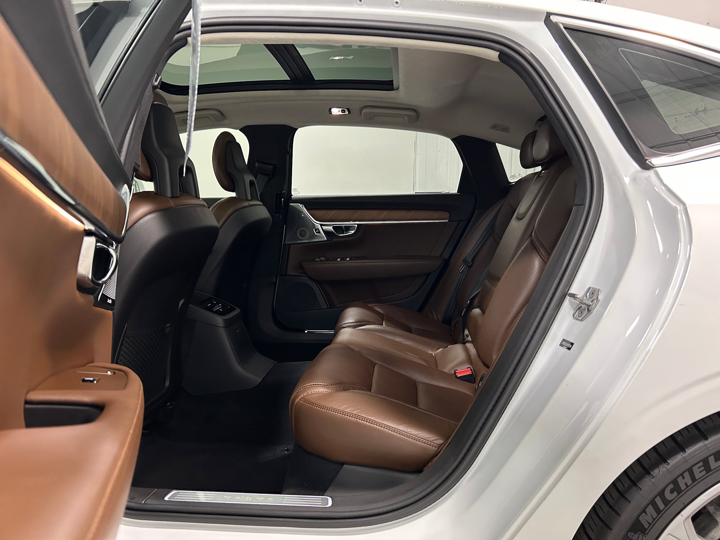 Used 2018 Volvo S90 T8 Inscription w/ Luxury Package AWD/4WD image 28