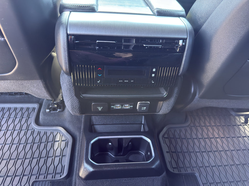Used 2025 Jeep Wagoneer L Series II w/ Convenience Group I AWD/4WD image 30