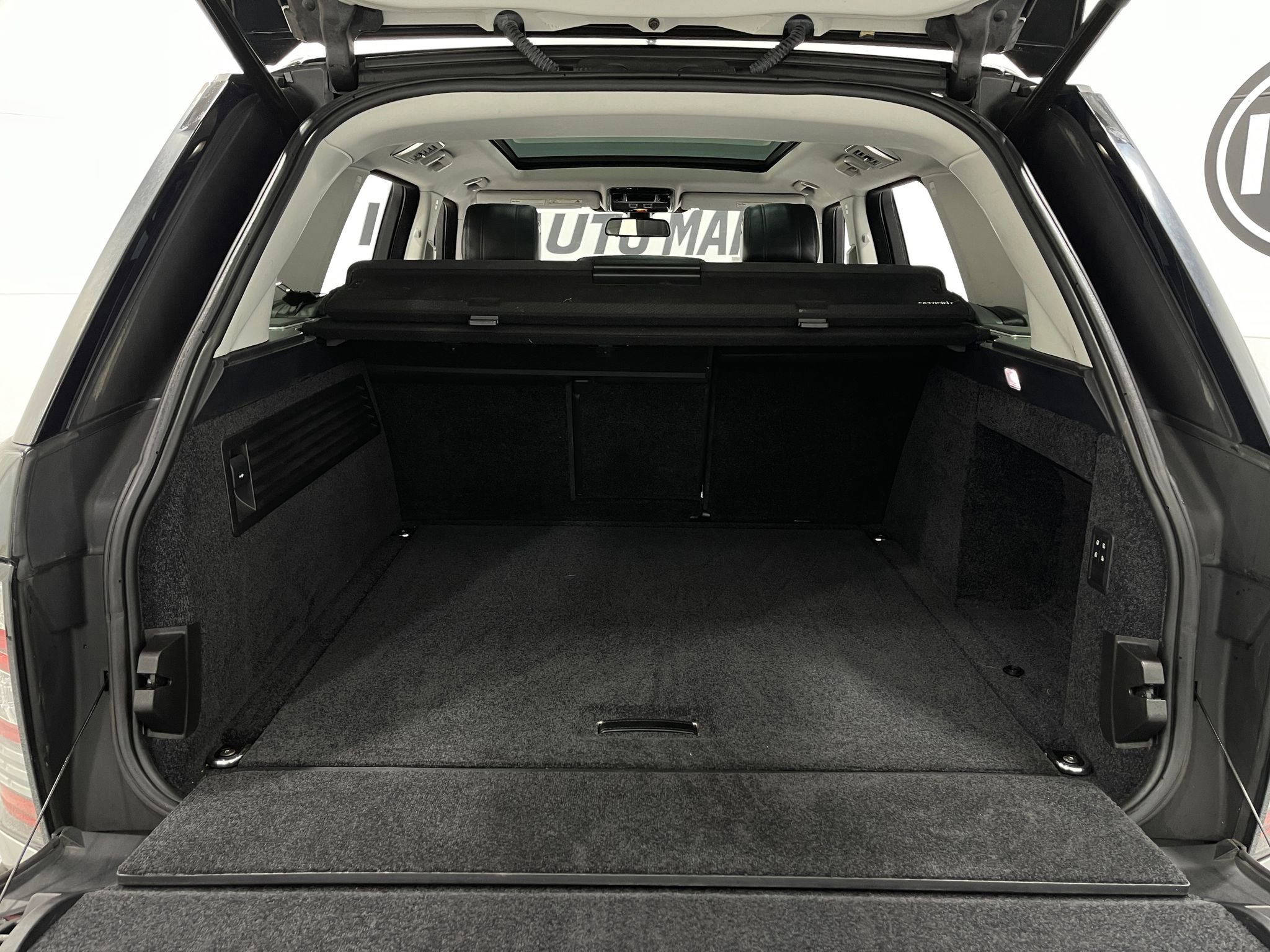 Used 2016 Land Rover Range Rover Supercharged image 25