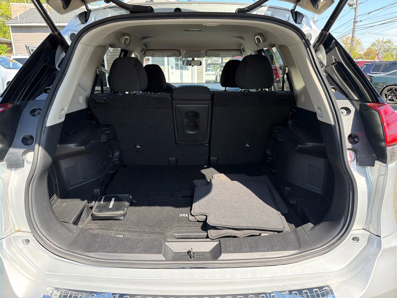Used 2018 Nissan Rogue SV AWD/4WD image 11