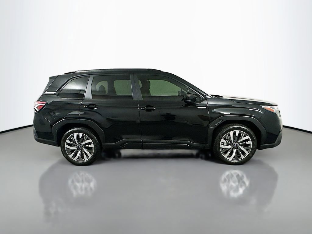 Used 2025 Subaru Forester Touring AWD/4WD image 4