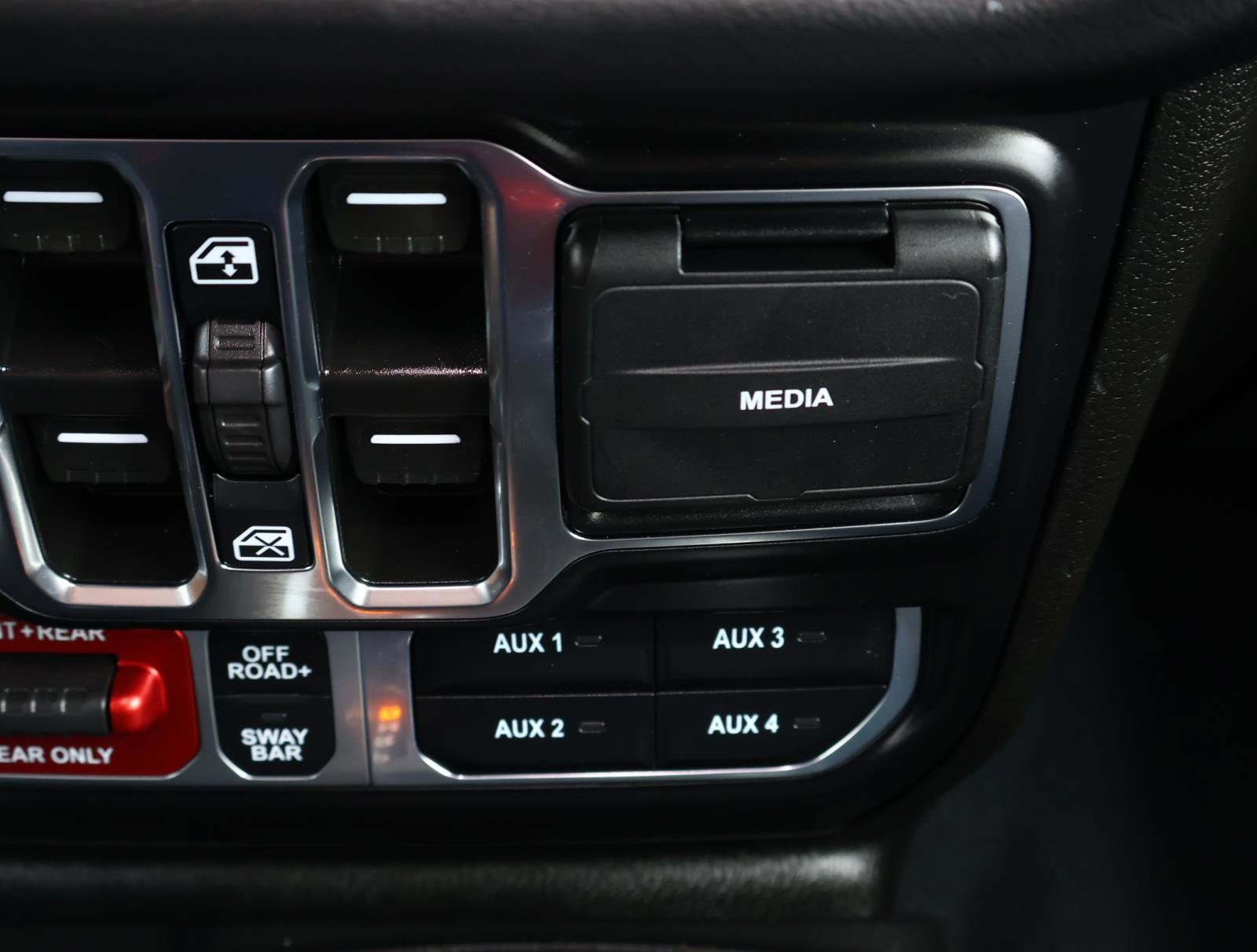 Used 2024 Jeep Wrangler Unlimited Rubicon w/ Technology Group image 30