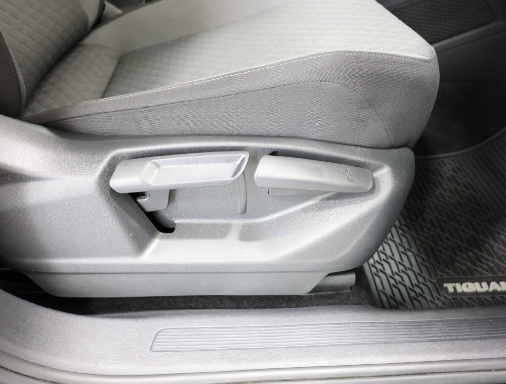 Used 2020 Volkswagen Tiguan S FWD image 22