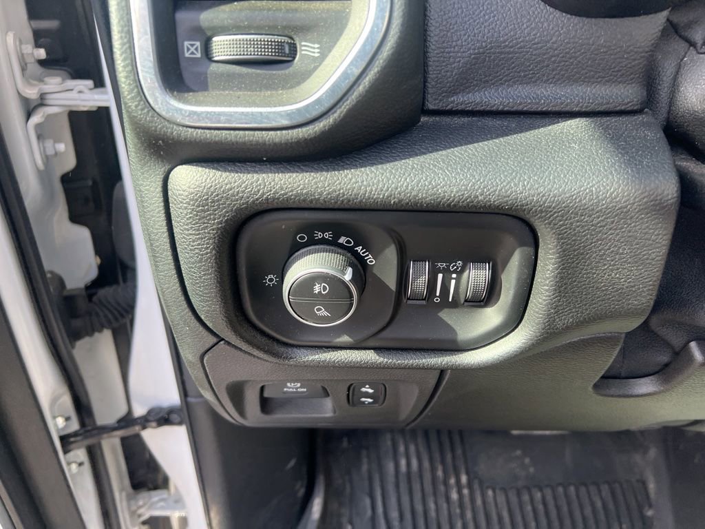 Used 2019 RAM 1500 Laramie AWD/4WD image 9