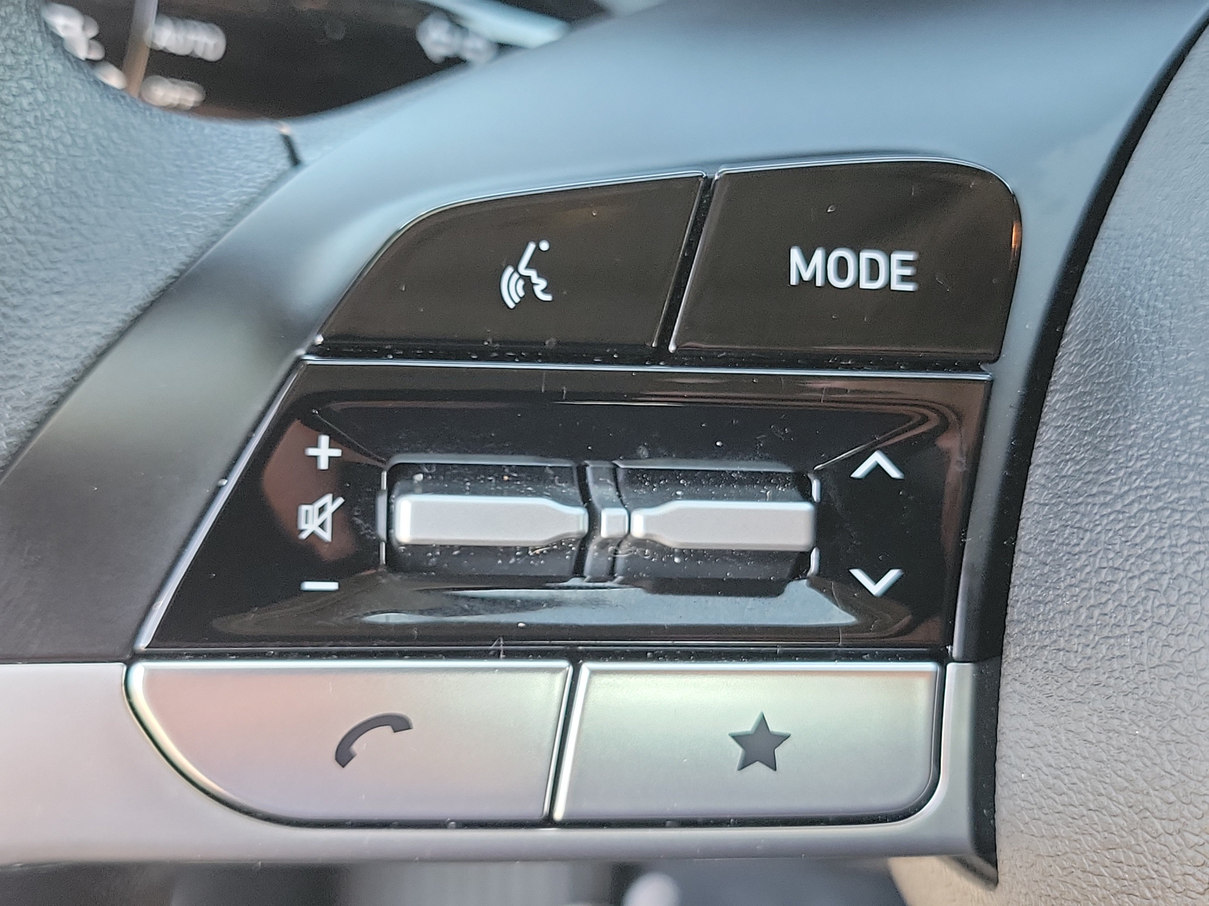Certified 2025 Hyundai Elantra SE FWD image 8