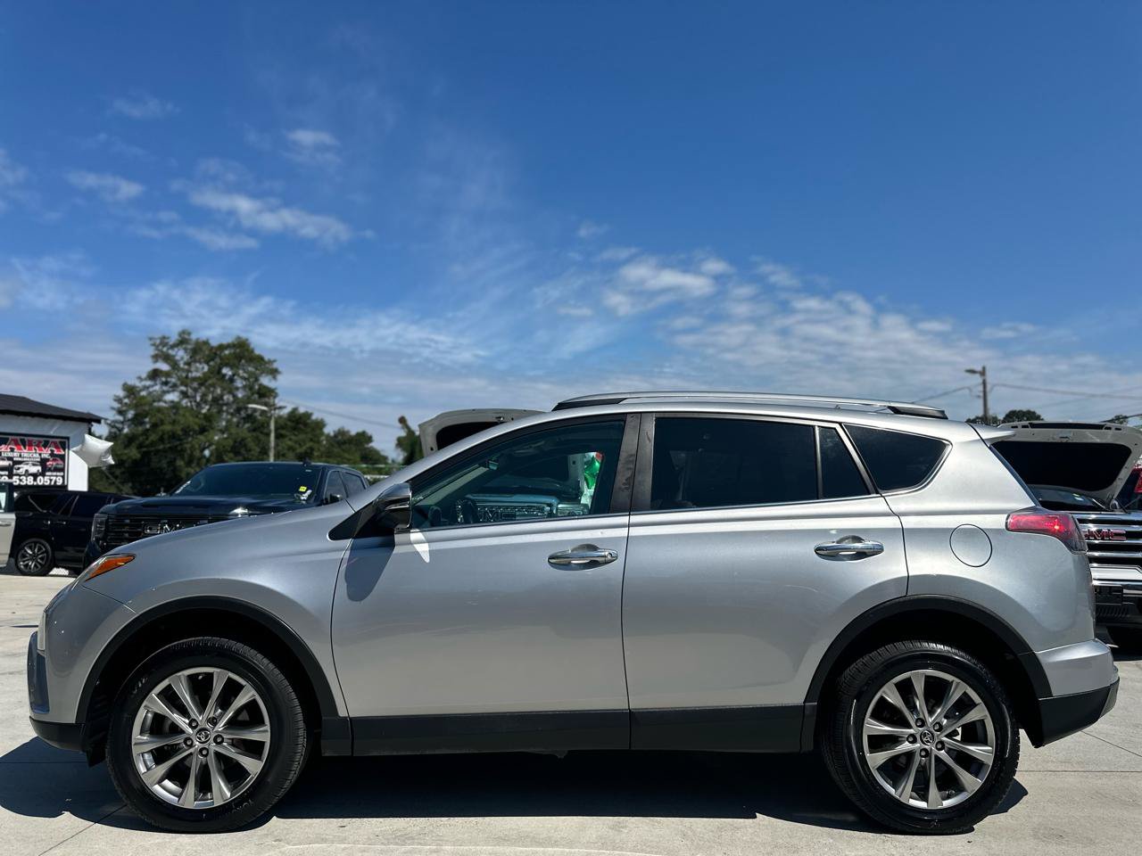 Used 2017 Toyota RAV4 Limited FWD image 4