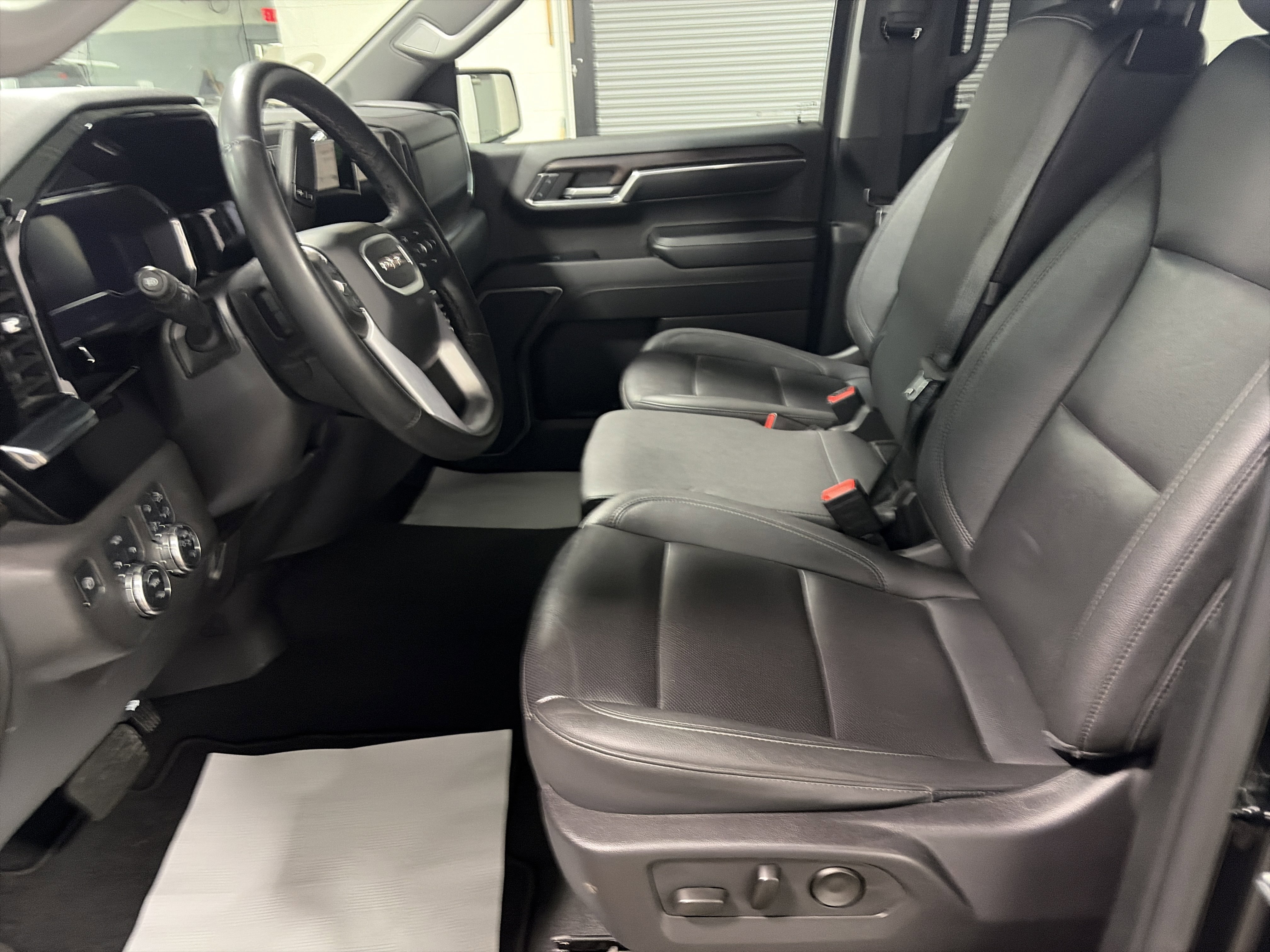 Used 2024 GMC Sierra 1500 SLT image 11