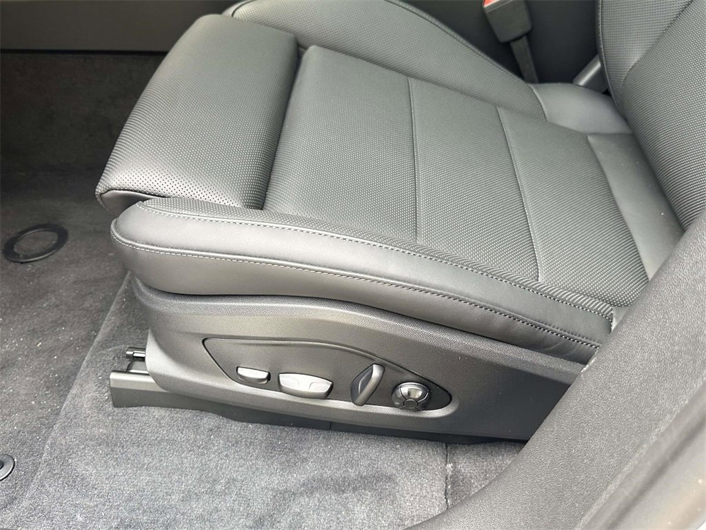 New 2025 Porsche Macan 4S Electric image 6