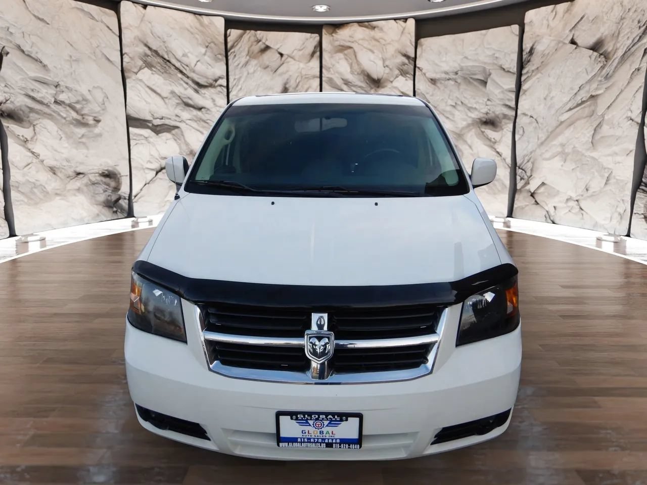 Used 2010 Dodge Grand Caravan SXT FWD image 3