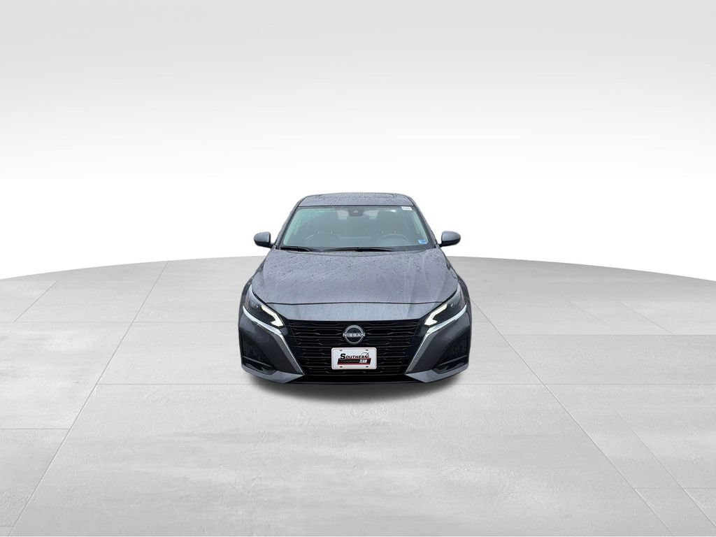 Used 2025 Nissan Altima 2.5 SL FWD image 9