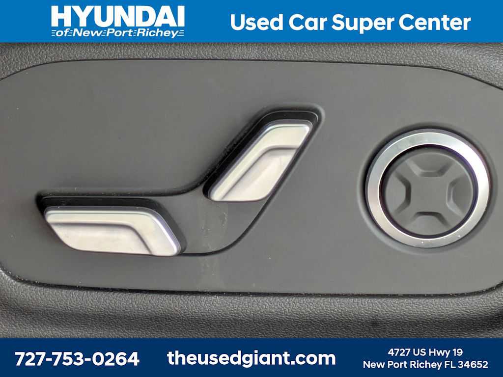 Used 2025 Hyundai Santa Fe Limited FWD image 27