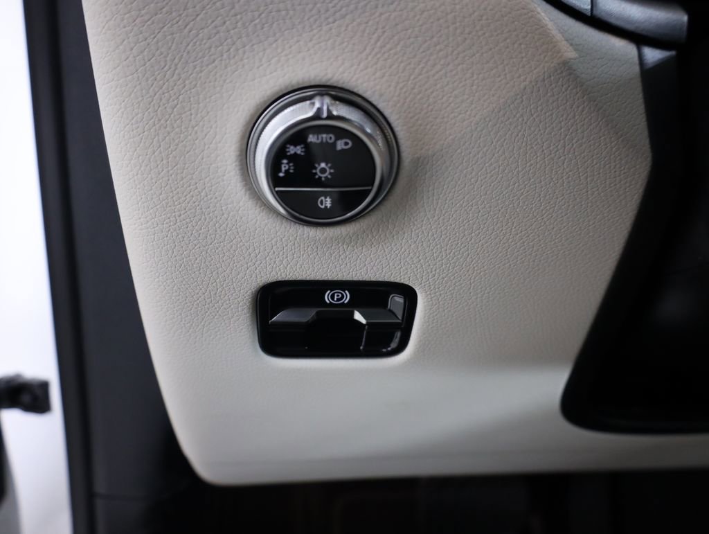 Used 2026 Mercedes-Benz GLC 300 4MATIC image 11