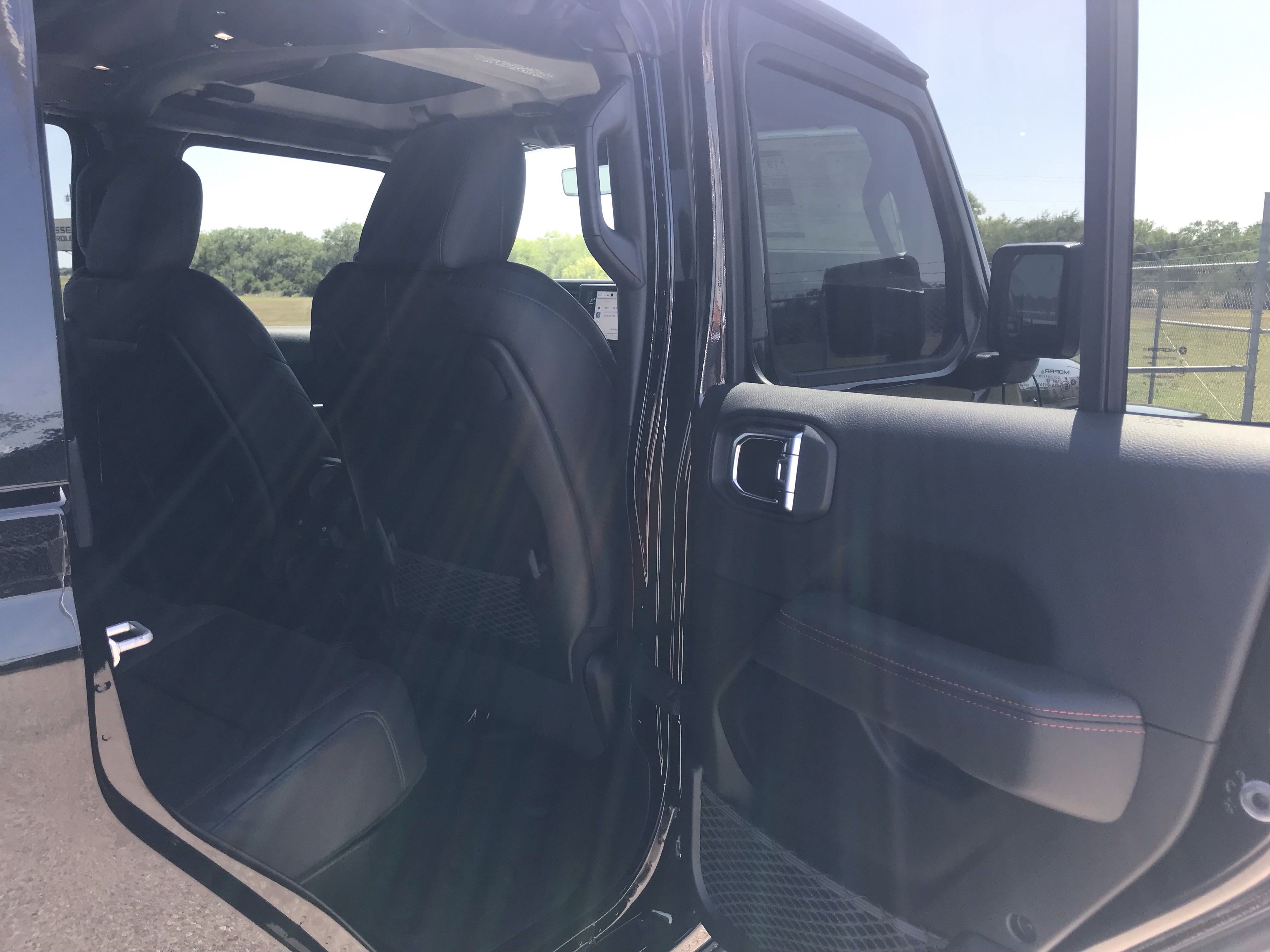 Used 2025 Jeep Gladiator Rubicon AWD/4WD image 14