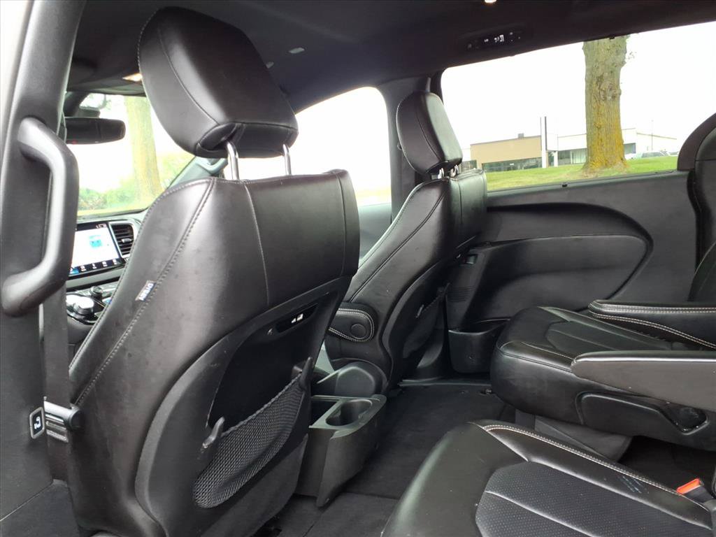 Used 2025 Chrysler Pacifica Select FWD image 25
