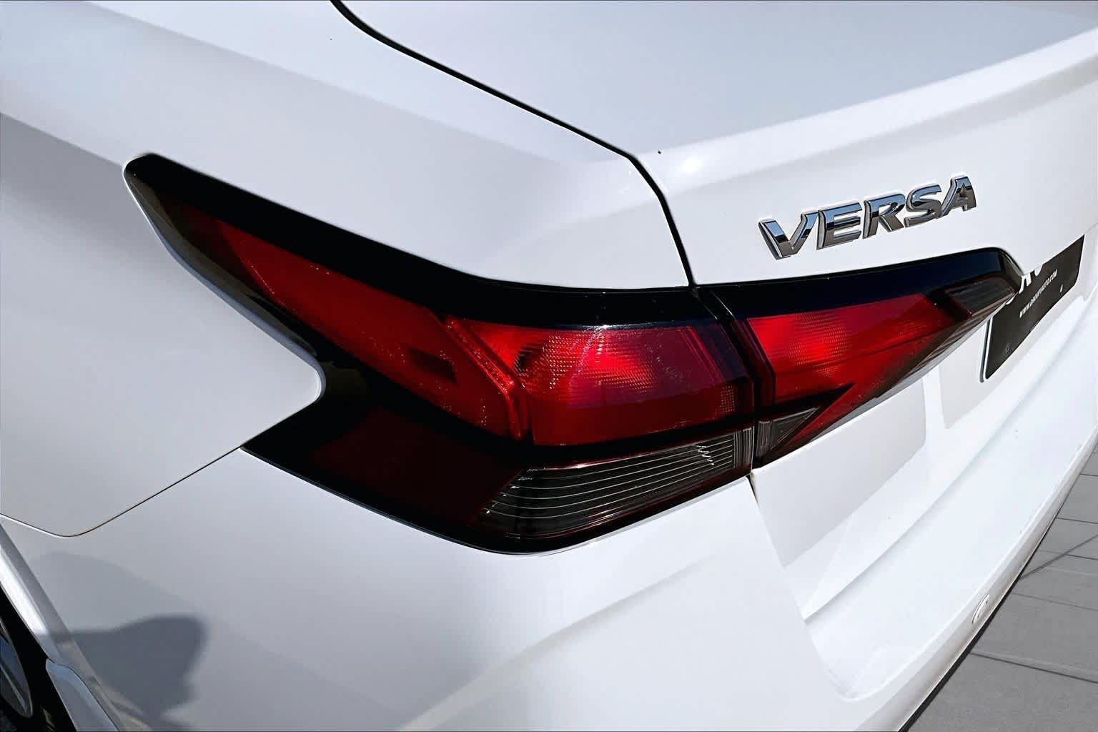 Used 2021 Nissan Versa S FWD image 27