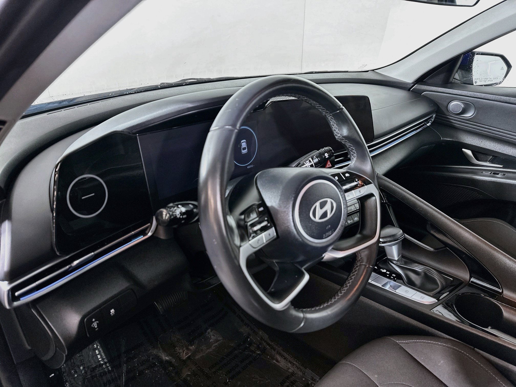 Certified 2025 Hyundai Elantra SEL FWD image 9