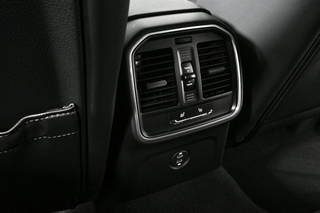Certified 2026 Porsche Macan AWD/4WD image 21