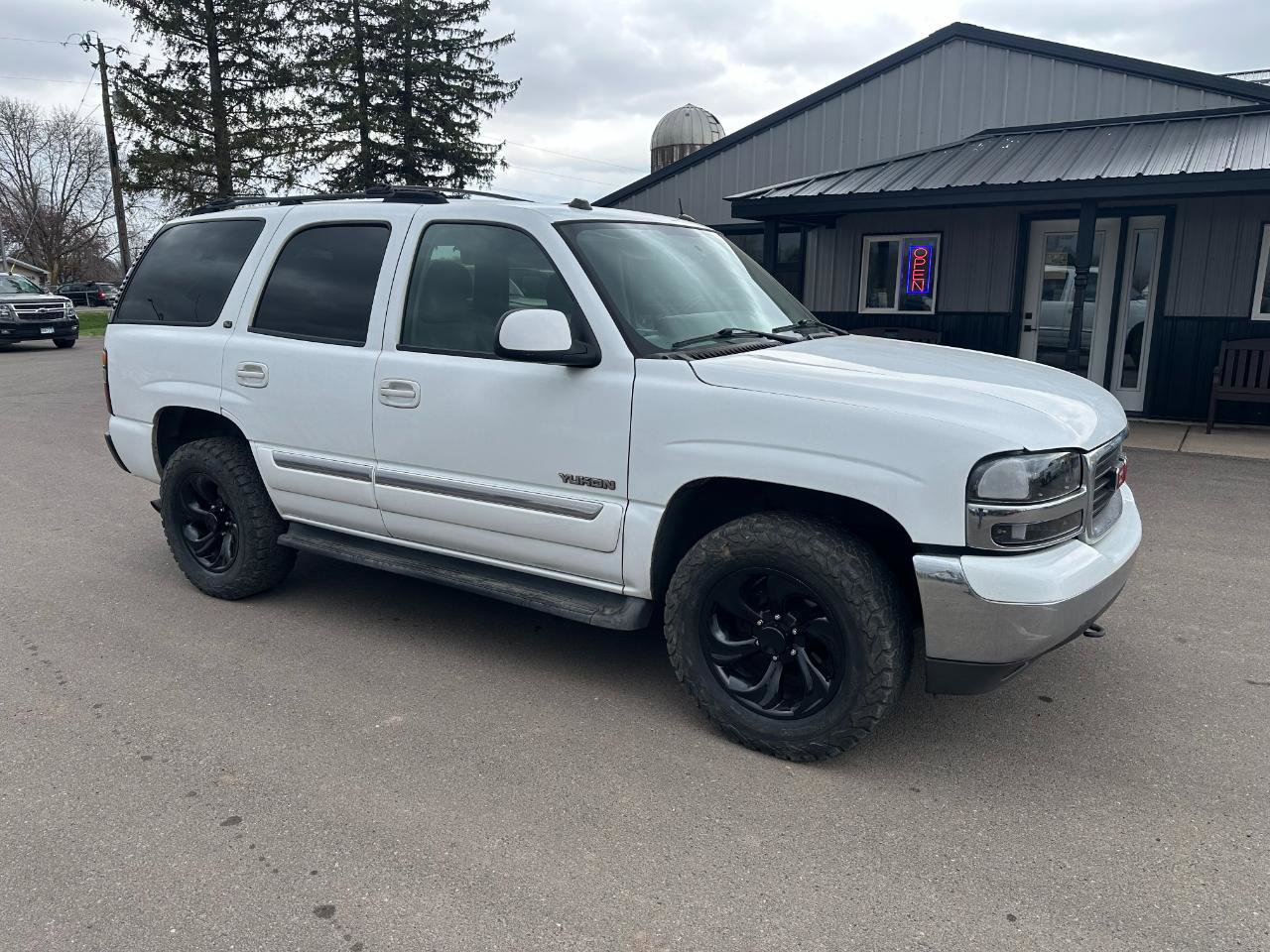 Used 2005 GMC Yukon SLT w/ SLT Preferred Equipment Group AWD/4WD image 3
