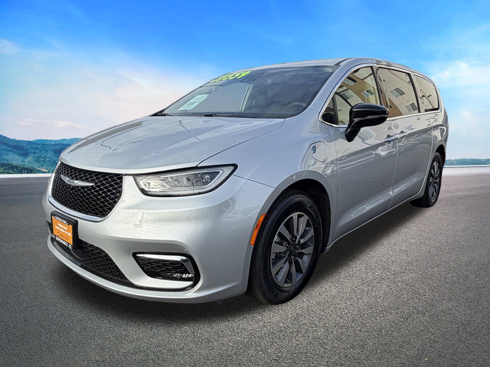 Certified 2024 Chrysler Pacifica Limited FWD image 5