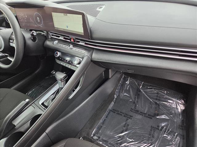 Used 2024 Hyundai Elantra SEL image 21