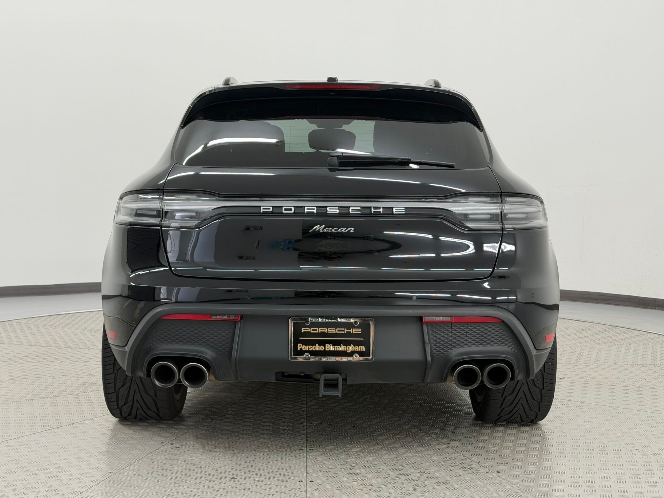 Used 2024 Porsche Macan AWD/4WD image 10