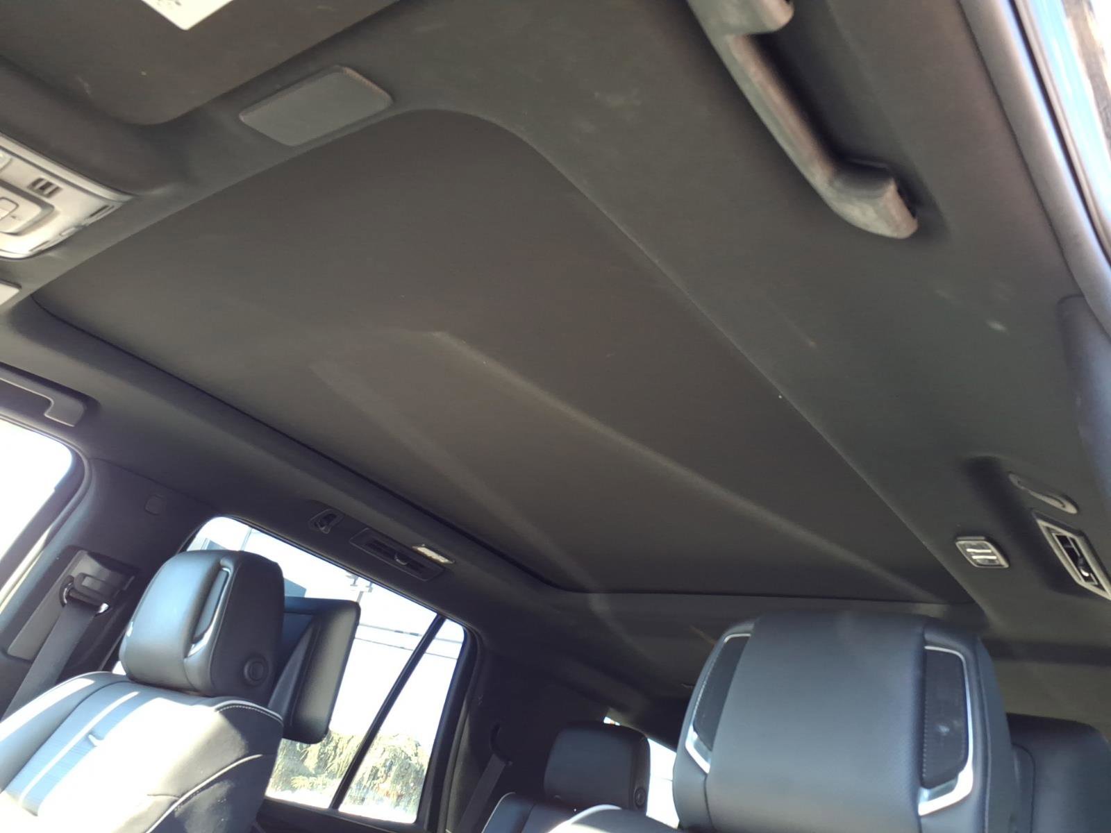 Used 2021 Cadillac Escalade Premium Luxury w/ Performance Package image 19