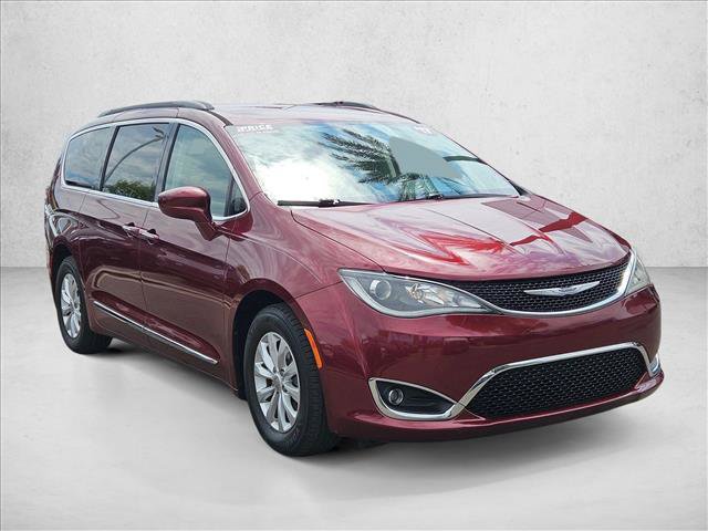 Used 2017 Chrysler Pacifica Touring-L FWD image 3