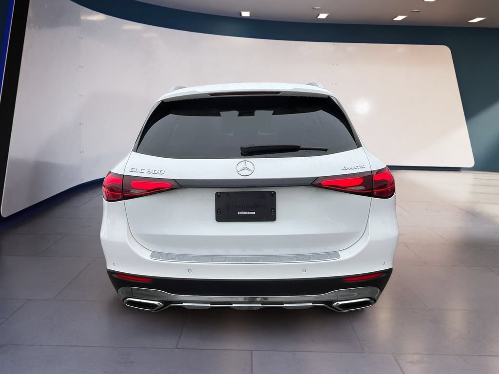 Used 2023 Mercedes-Benz GLC 300 4MATIC image 4
