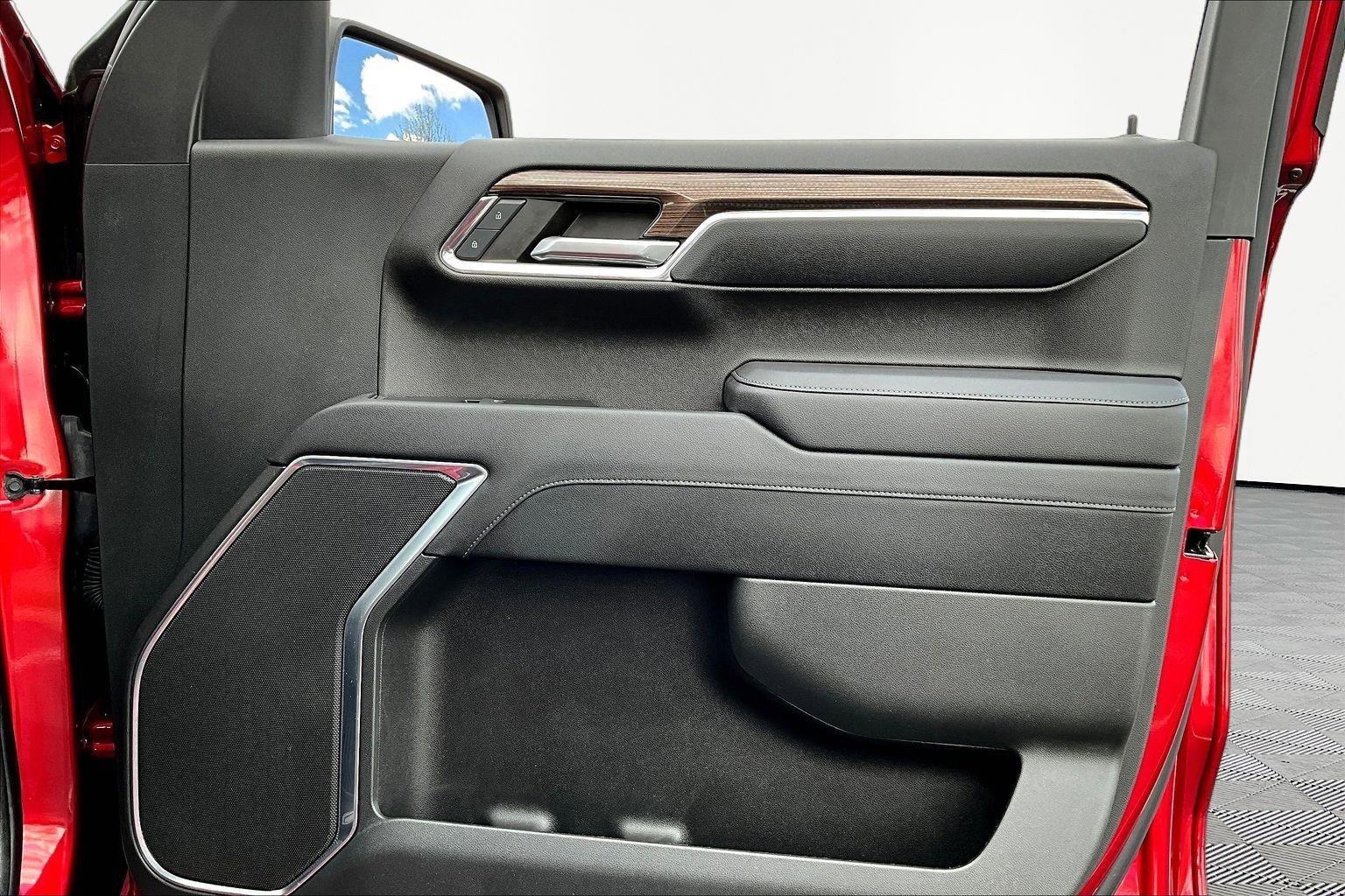 Used 2023 Chevrolet Silverado 1500 LT image 30