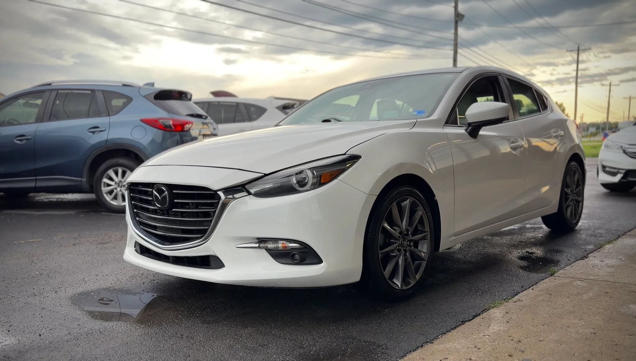 Used 2018 MAZDA MAZDA3 Grand Touring w/ Premium Equipment Package FWD image 5
