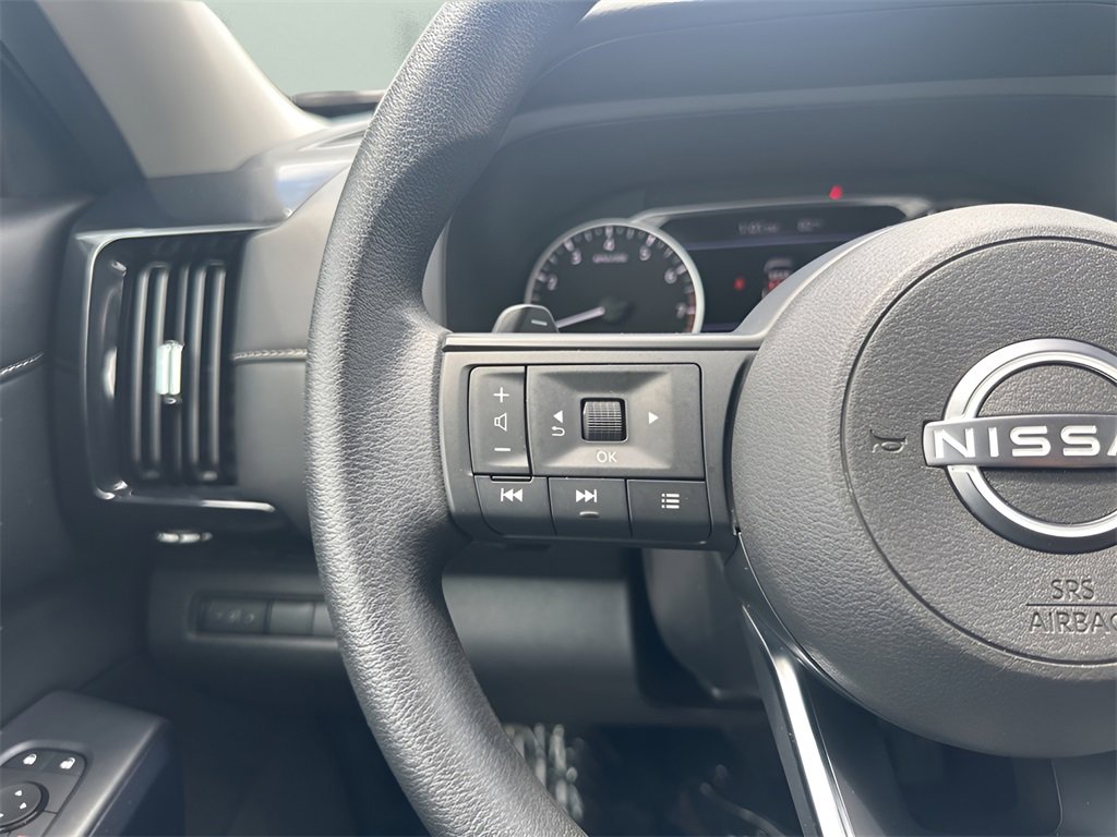 Used 2024 Nissan Pathfinder S image 13