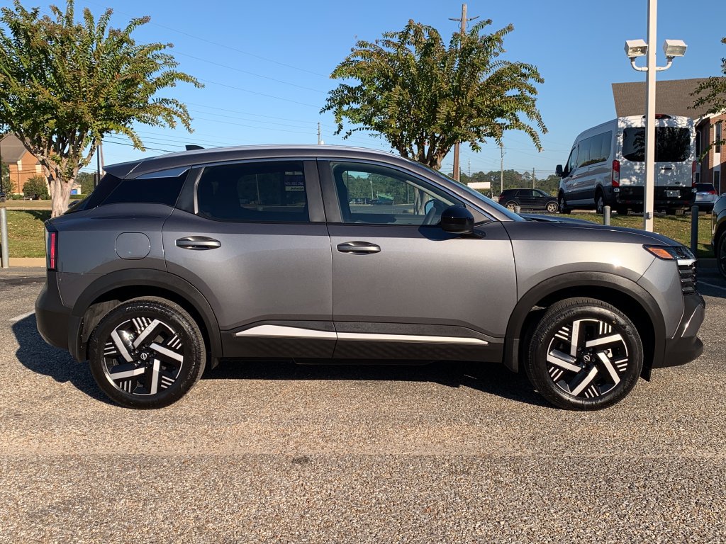Used 2026 Nissan Kicks SV w/ SV Premium Package FWD image 2