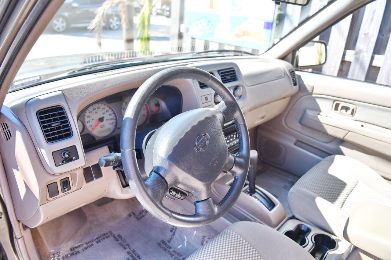 Used 2001 Nissan Frontier SE image 25