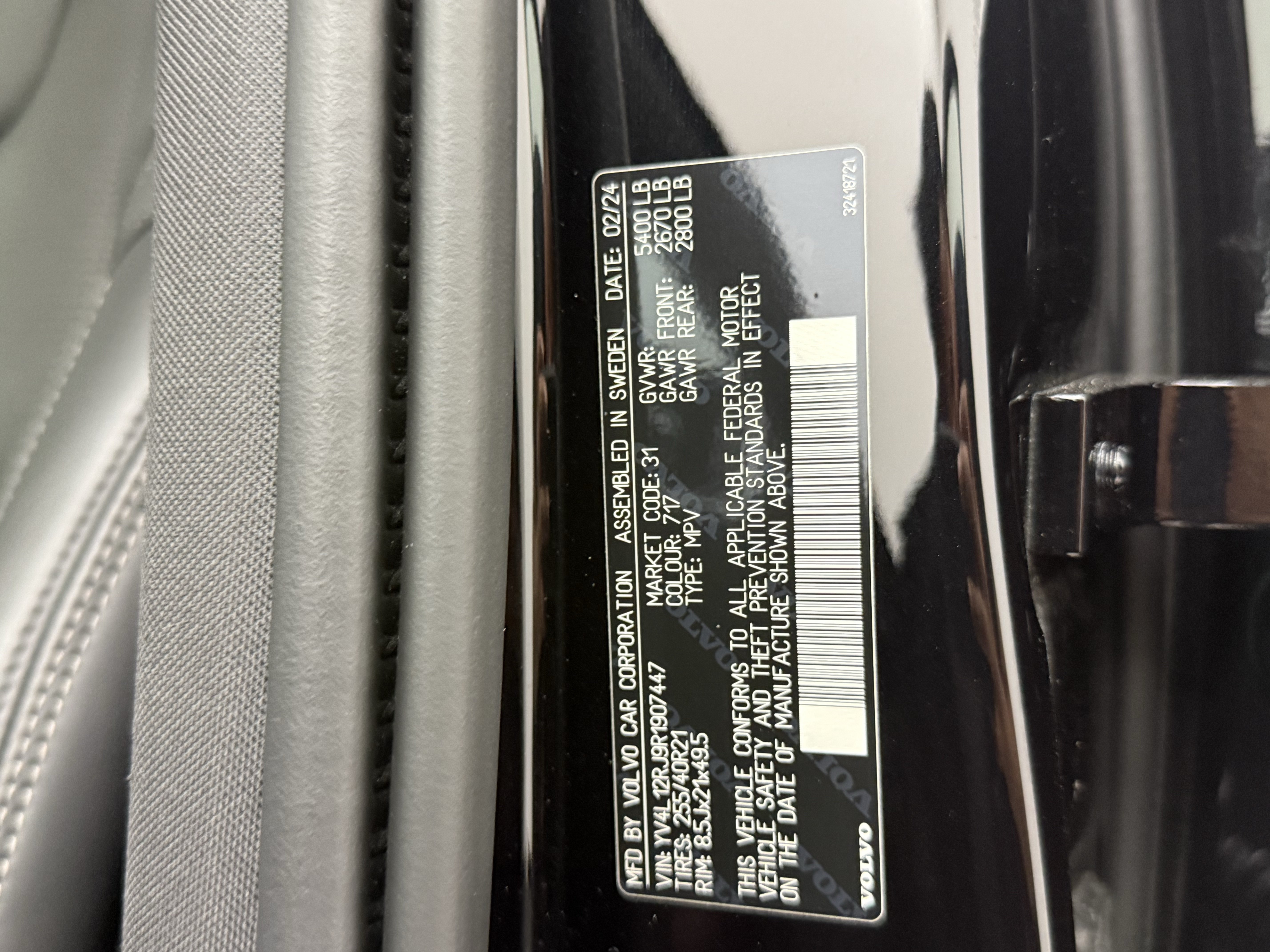 Certified 2024 Volvo XC60 B5 Ultimate AWD/4WD image 28