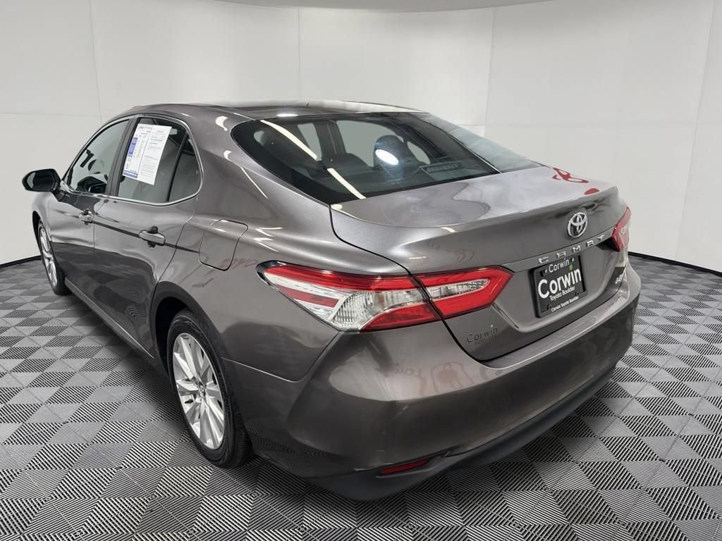 Used 2018 Toyota Camry LE FWD image 5