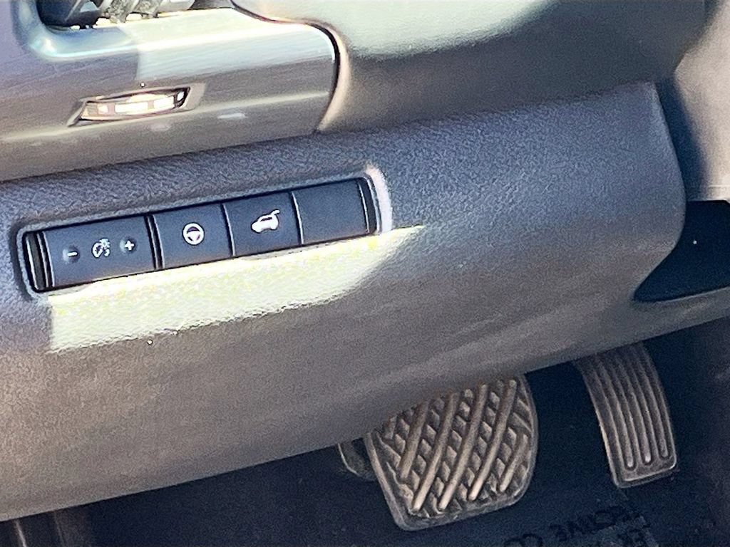 Used 2022 Nissan Pathfinder SL AWD/4WD image 10